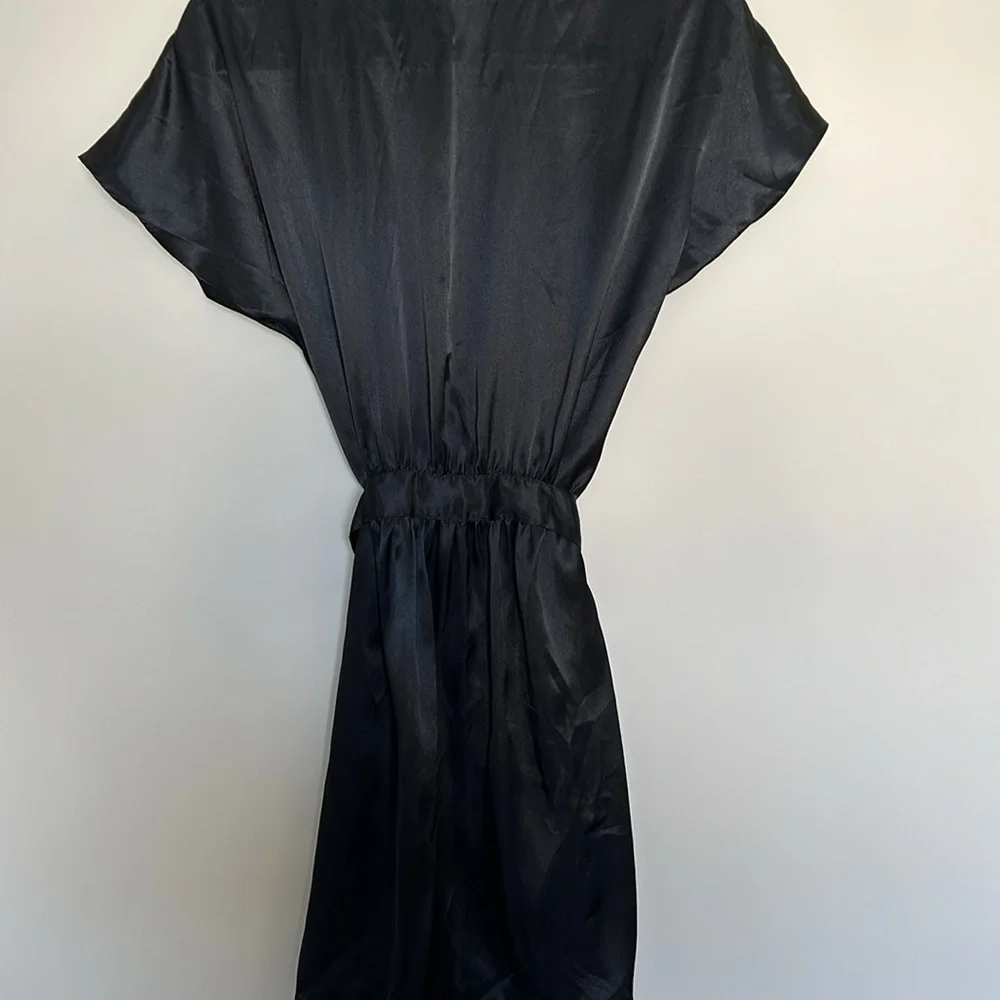 Morgan Taylor Intimates Rose Embroidered Short Sleeve Robe - Size S/M‎